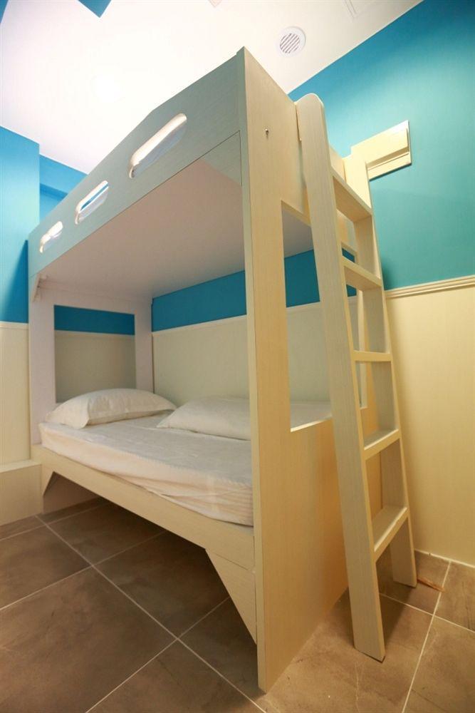 Colorz Hostel ฮ่องกง ภายนอก รูปภาพ